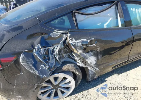 2022 Tesla Model 3 Long Range Dual Motor All-Wheel Drive z USA, uszkodzony, nr VIN 5YJ3E1EB3NF129759